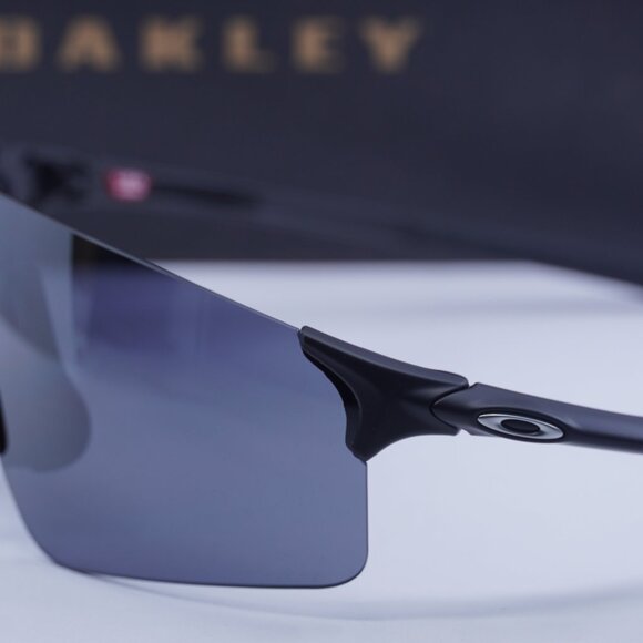 Oakley OO9454A 945401 Shield Sunglasses - Matte Black/Prizm Black - Picture 5 of 9